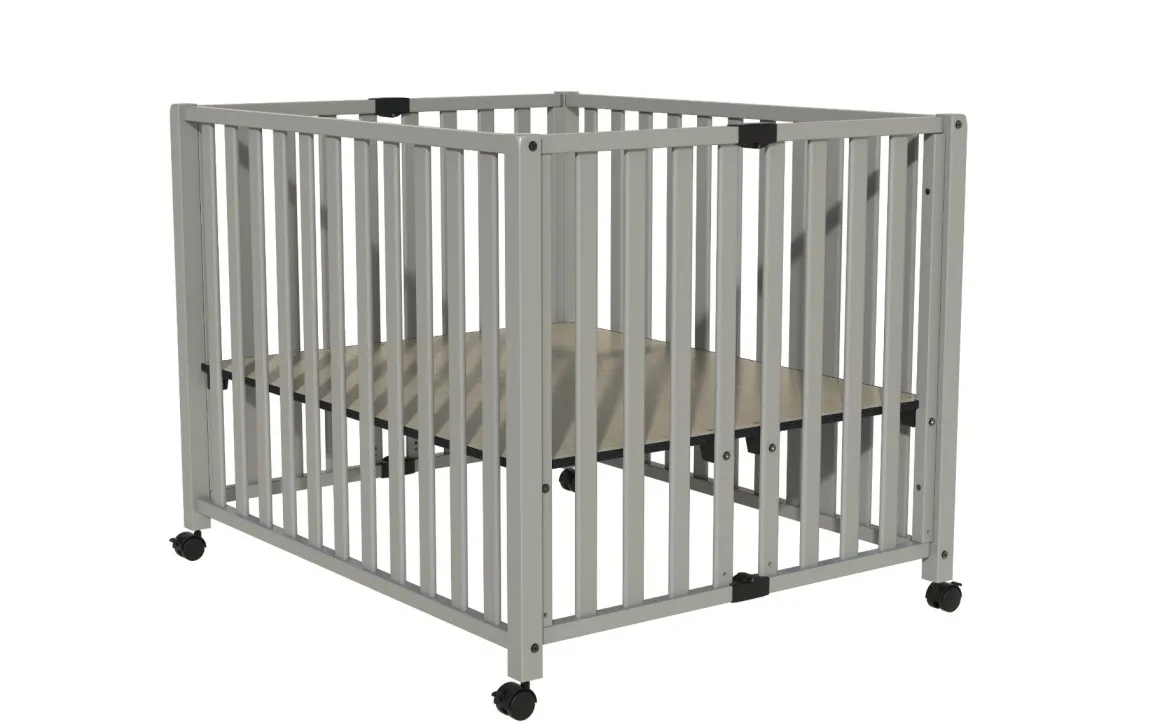 Bebies First Baby Box Met Wieltjes Sarah Clay 76 x 95 cm Met Matras