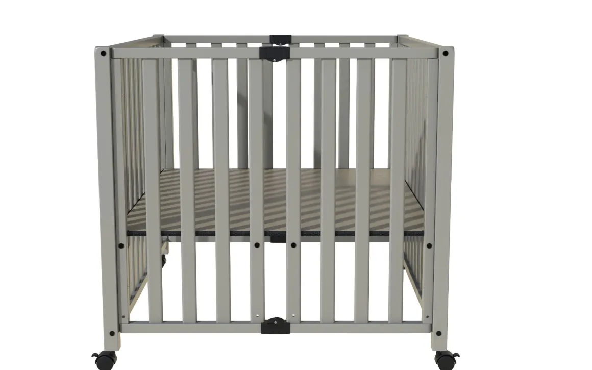 Bebies First Baby Box Met Wieltjes Sarah Clay 76 x 95 cm Met Matras