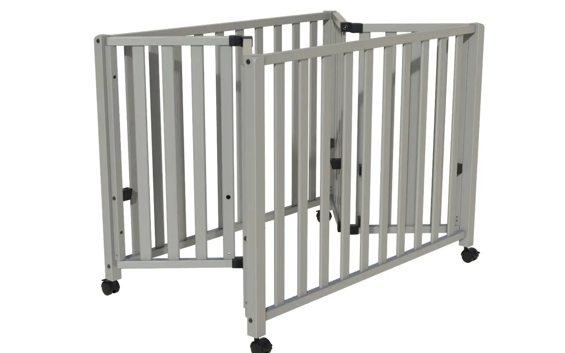 Bebies First Baby Box Met Wieltjes Sarah Clay 76 x 95 cm Met Matras