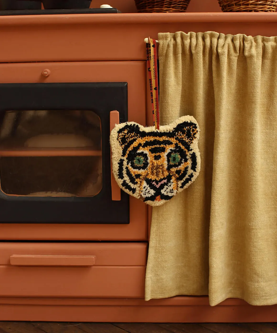 Doing Goods Cloudy Tiger Cub Hanger