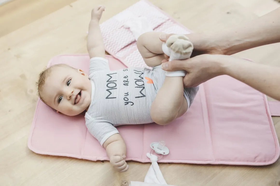 KipKep Verschoonmatje + Luieretui Napper Ziggy Pink