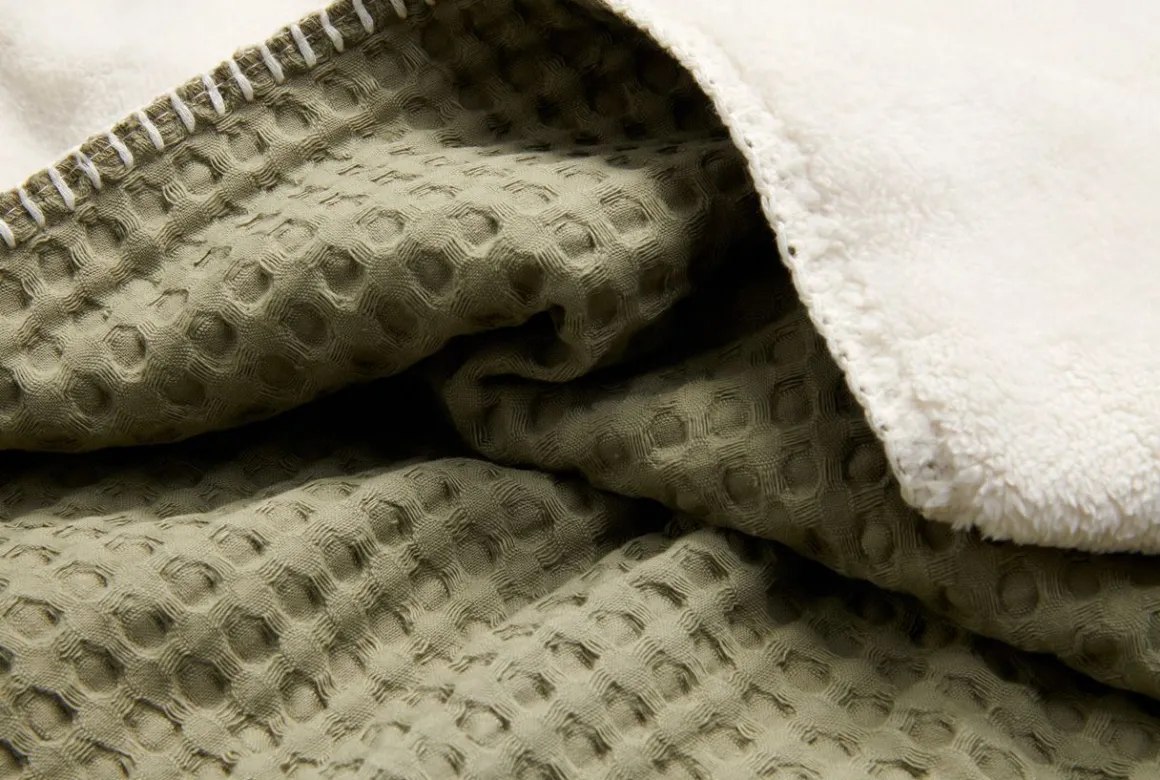 Koeka Ledikantdeken Wafel/Teddy Oslo Moss 100x150