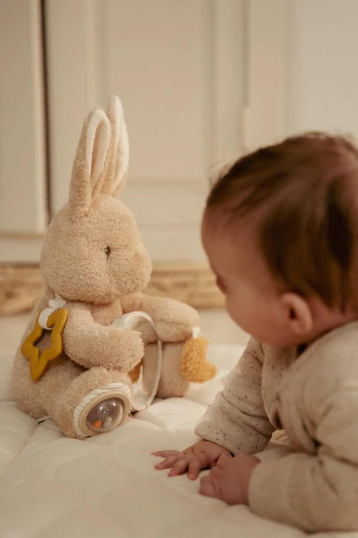 Little Dutch Activiteitenknuffel Baby Bunny