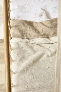 Meyco Baby Knots Teddy Ledikant Deken Soft Sand 100x150 cm