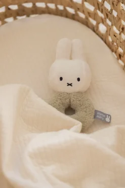 Nijntje Rammelaar Fluffy green