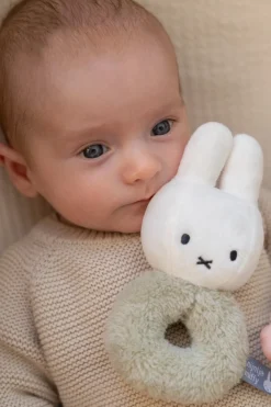 Nijntje Rammelaar Fluffy green