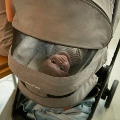 Nuna LYTL™ Opvouwbare Reiswieg Granite (Leather Handle Black)