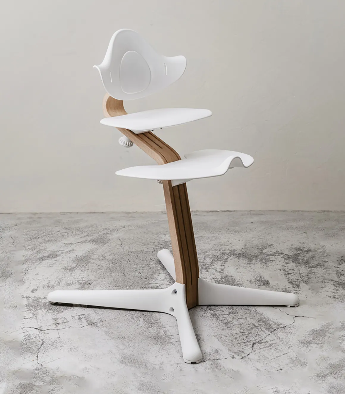 Stokke® Nomi® Chair Walnut White + Stokke® Nomi® Baby Set White