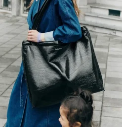 Studio NOOS Omkeerbare Teddy Lak Mom Bag