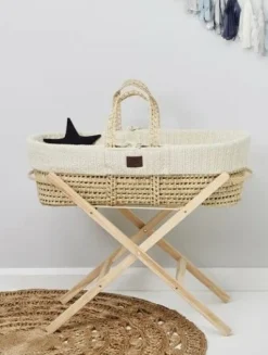 The Little Green Sheep Mozes Mand Knitted Linen Met Standaard