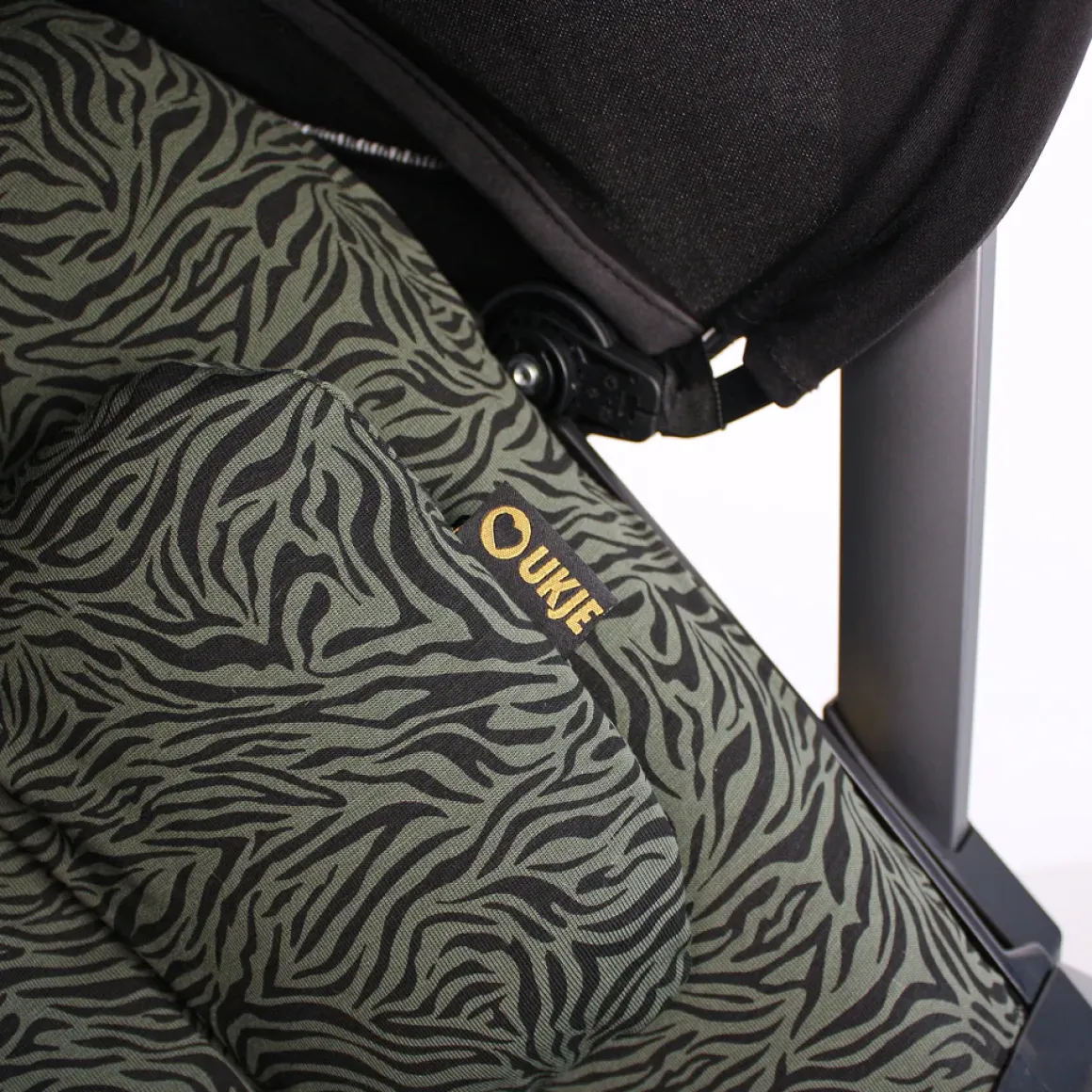 Ukje Autostoelhoes Doona Groen Zebra